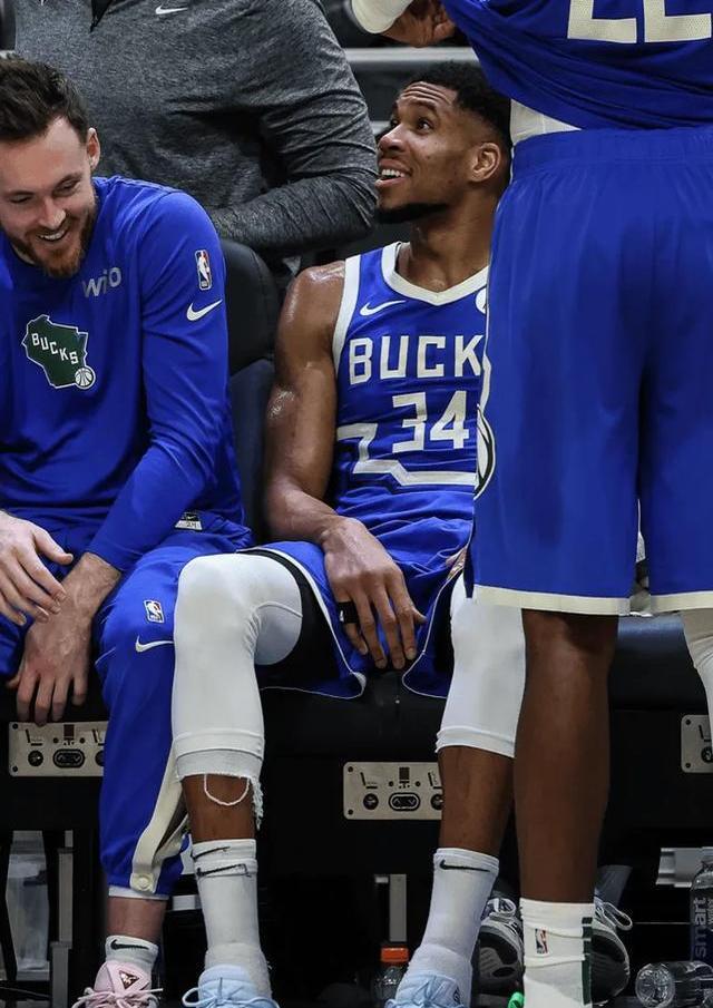  字母哥回归赛场，出色防守首场状态亮眼，DWG观众沸腾！