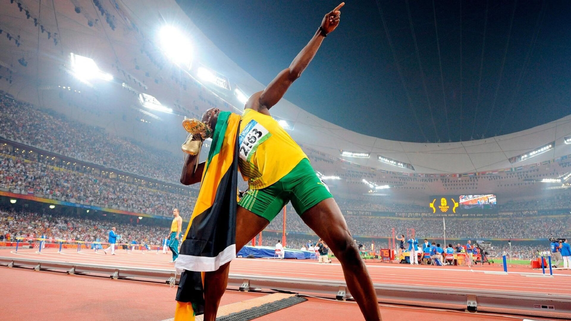 广东男篮半决赛大胜纽约尼克斯，哈登砍下8记关键球，全场沸腾