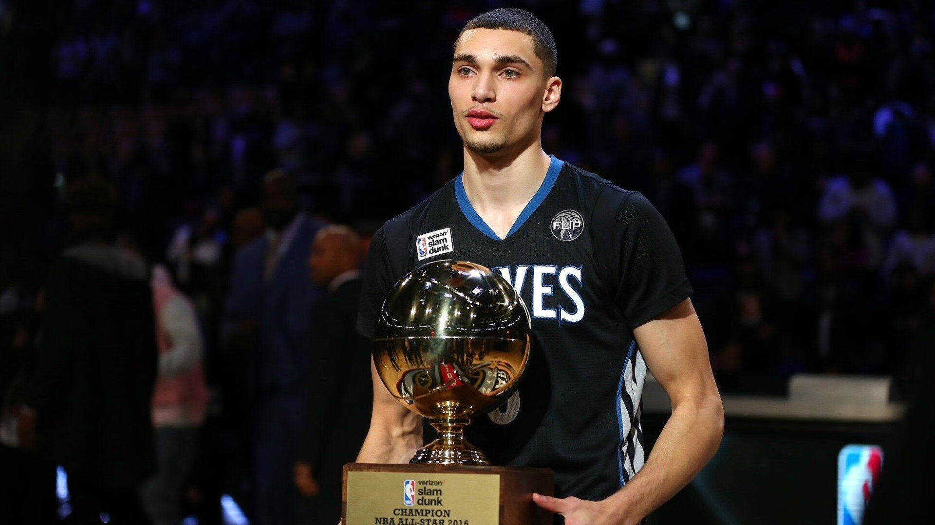 莎拉波娃在TES比赛中回归赛场，精彩发挥引发热议！